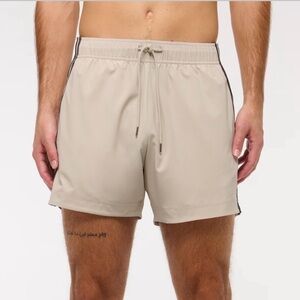A&F YPB motionTEK Retro Short 5” sz L